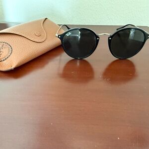 Ray-Ban Round Metal Sunglasses - Black with Brown Case